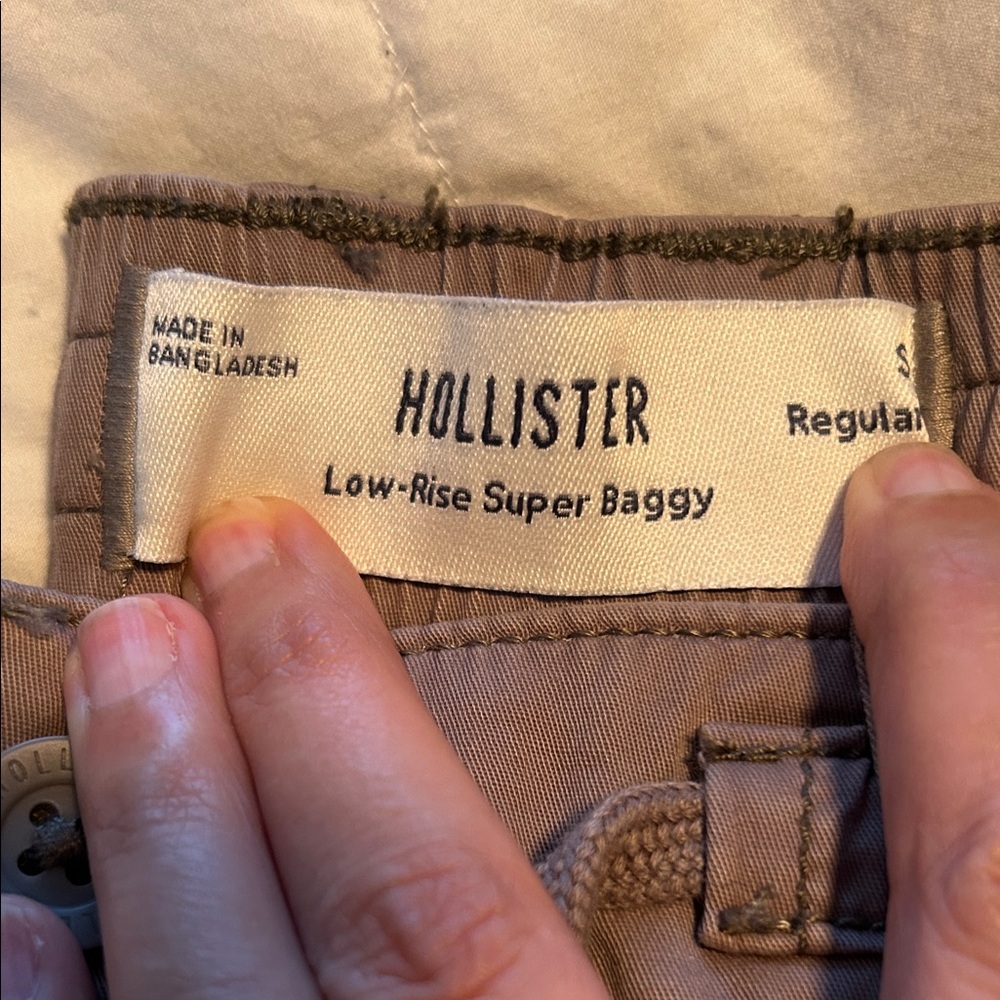 Hollister taupe cargo pants 👌🏽